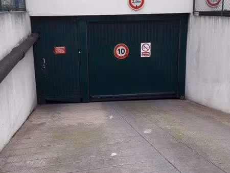 grand box 40m² pantin r queneau