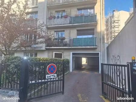 large emplacement de parking au 6 rue auger à pantin (93500)