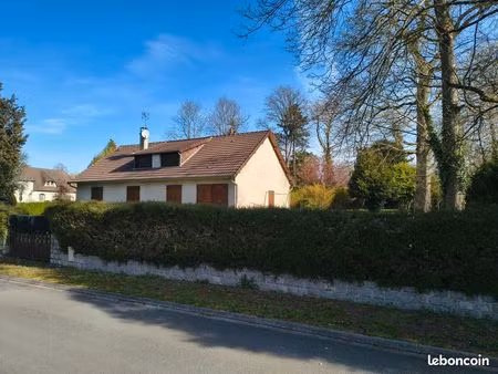 belle maison dans le domaine