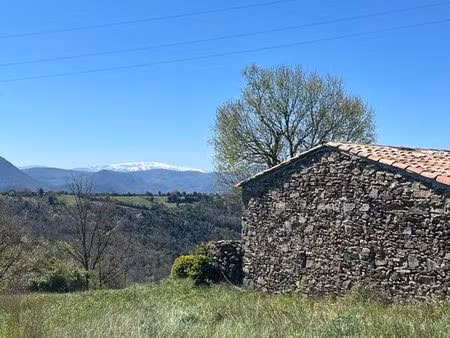 bergerie en pierre sur grand terrain