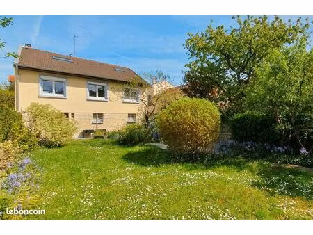 ravissant pavillon rénové de 130 m² proche du rer a et du centre-ville