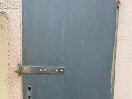 box de 8m2 avec porte métal accès facile accès tout les jours