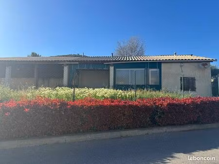 terrain 400m2 avec bâtiment ex « snack »
