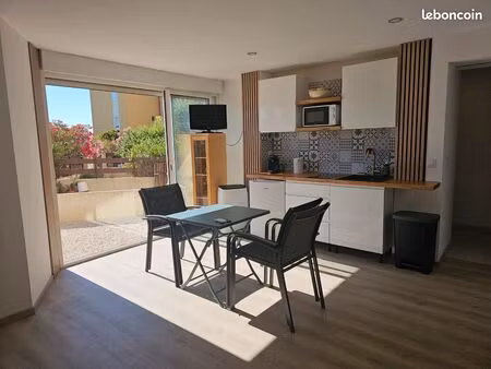 vend studio face à la mer