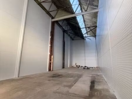 local industriel 205 m²