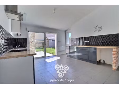 maison vallet village  2 chambres  jardin  garage.