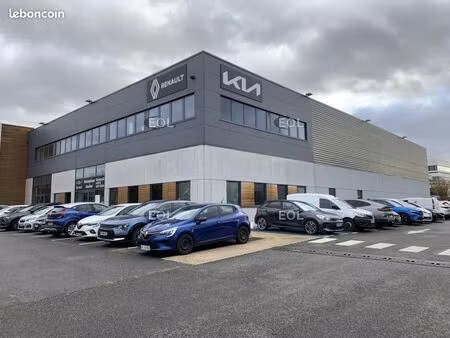 local d'activité 1 686 m²