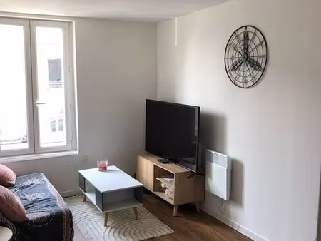 t2 traversant lumineux vide non meublé