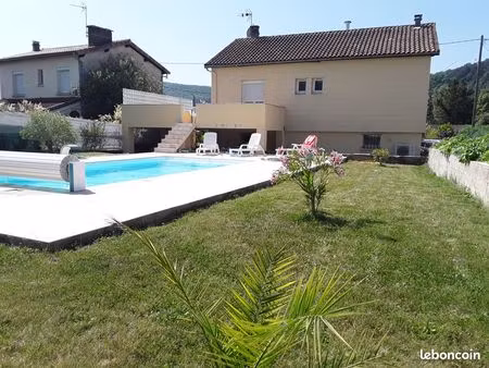 maison rénovée  piscine  grande terrasse  garage  jardin  proche commodités à pied