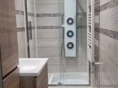 t2 centre-face gare 57m2