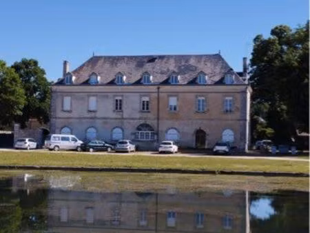 f4 à côté de flogny la chapelle