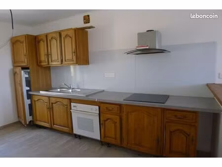 grand t3bis dans le calme  avec terrasse  terrain  belle vue