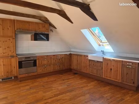 centre laissac t2 mansardé cosy de 47 m carré-lumineux avec cachet