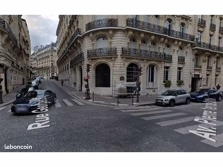 boutique 359 m² paris