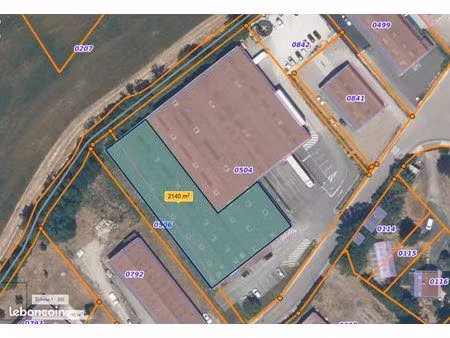 local 2200 m² auxerre