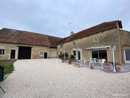 maison corps de ferme entièrement rénové et meublé