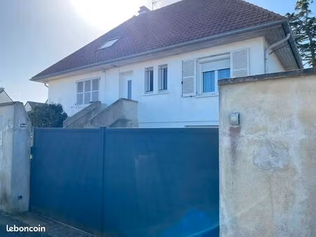 a vendre belle maison de 140m2  idéale pour une famille  située sur un terrain de 655m2