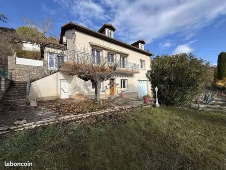 pavillon 7 pièces 185 m²