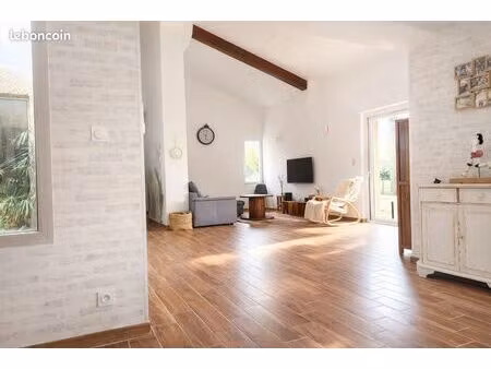 maison d’architecte 225 m² – patio intérieur  piscine  terrain 1550 m² – vinassan