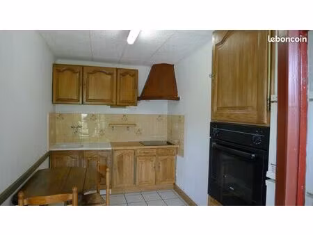 beau t2 dans le calme  2 balcons avec vues  parking et terrain