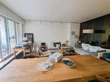 appartement de standing – 110 m² env. – balcon – parkings