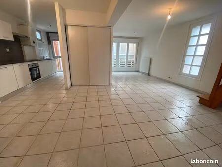 f4 rénové 100m² centre ville parking privatif