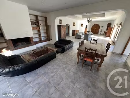 appartement 4 pièces 268 m²