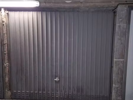 box fermé sécurisé - levallois-perret anatole france - rare sur le secteur