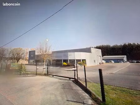 bâtiment de 800m2 sur 4500m2 de terrain saint doulchard