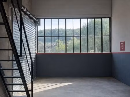 local d'activite 76m² (alarme / vidéosurveillance) avec terrasse et parking privée