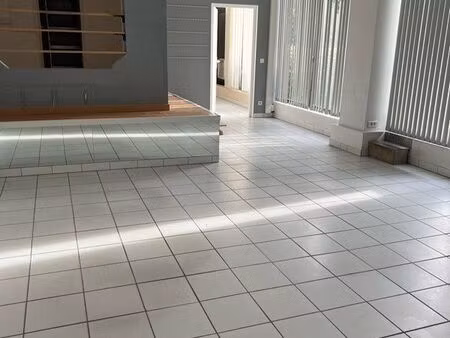 local à louer 100 m2