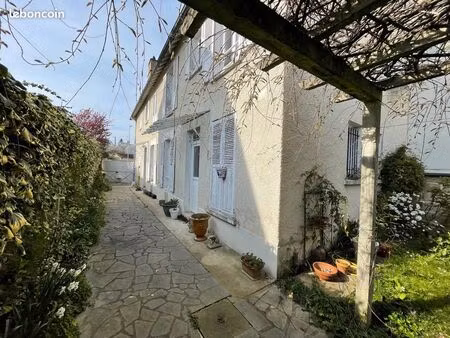 maison de ville de 4 pièces principales avec garage