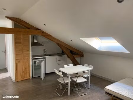 studio mansardé lumineux idéal étudiant