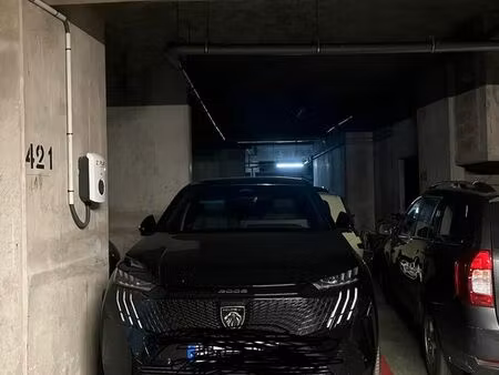 place de parking à vendre avec borne éléctrique ze plug centre de chatillon