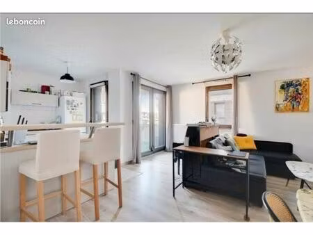 coup de coeur- t3 lumineux de 72 m2 avec balcon aux portes de paris- métro front populaire