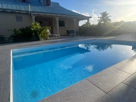 ensemble de 2 villas mitoyennes avec piscine privée – sainte-anne (richeplaine)