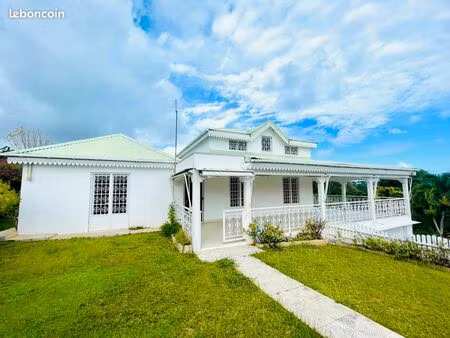 villa 4 pièces et t2 aux abymes