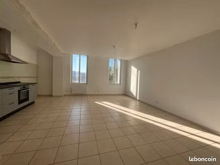 location coursan- joli t2- jardin -place de parking