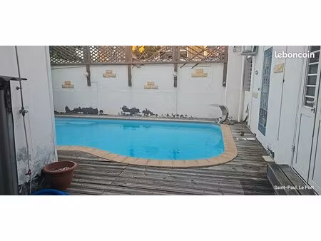 grand t4/5 centre ville du port. proximité. clinique j d'arc.piscine