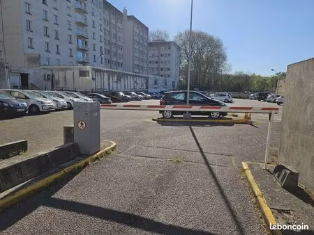 location place de parking centre ville de bourges