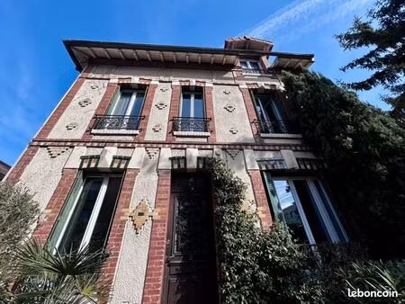 maison familiale au calme  à deux pas des transportss