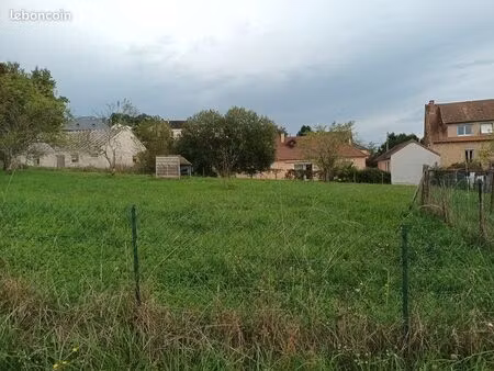 terrain 1543 m² objat