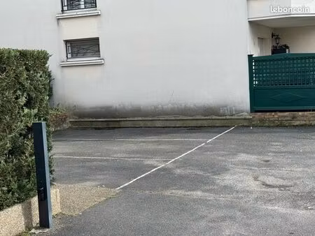 place parking extérieur