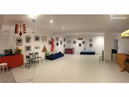 local artistique (exposition/vernissage)