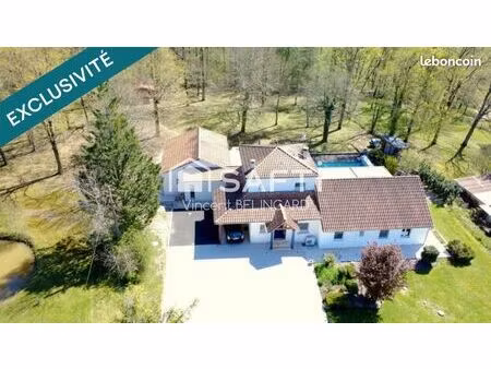 propriété 9 pièces 256 m²