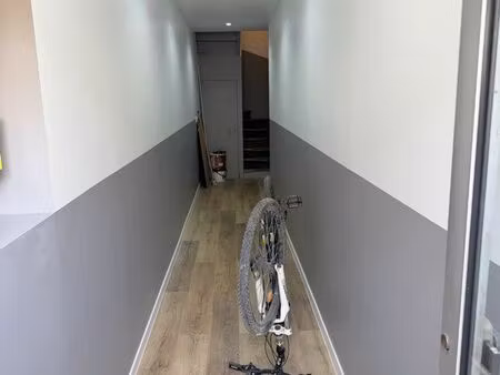 t2 lumineux 28 m² climatisé disponible immédiatement dpe b