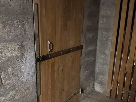 cave / box sécurisé 4 64 m² (~9 m³) – paris 18 eme