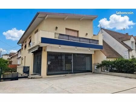 commerce 238 m²