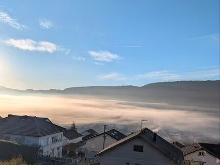 maison avec vue dégagée sur le doubs