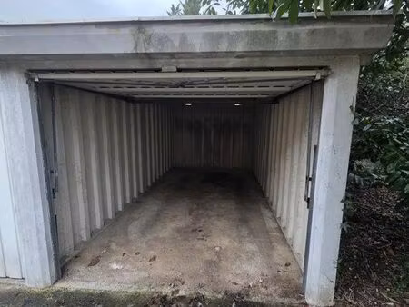 box fermé résidence sécurisée drapeau-maladiere